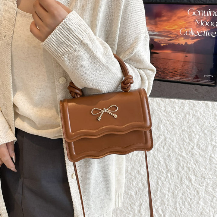 Damen elegante Handtasche mit Wellenstruktur und Schleifendetail Nord Taschen