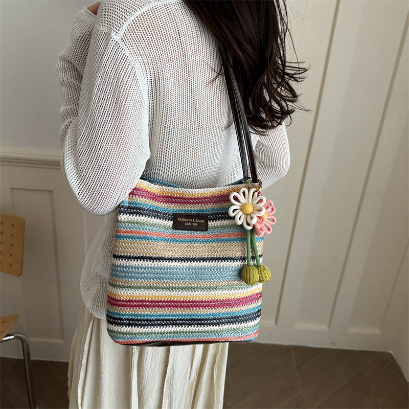 Damen praktische Beuteltasche mit modischem Blumendetail Nord Taschen