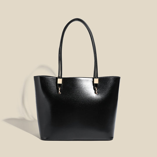 Damen Elegante Handtasche mit hochglänzender Oberfläche und goldenen Details Nord Taschen