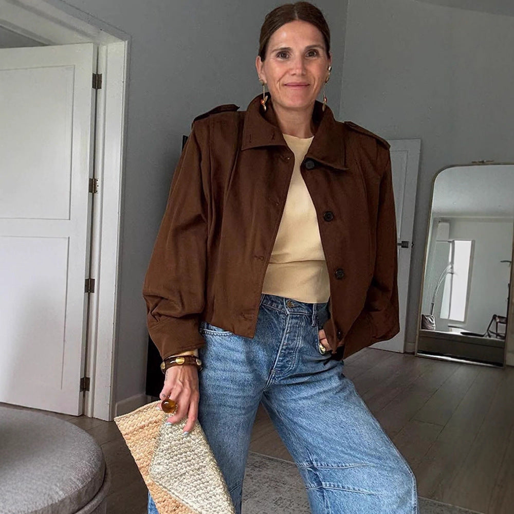 Damen Kurzboxy-Jacke mit Schulterpatten, kastiger Silhouette und geknöpfter Front Nord Taschen