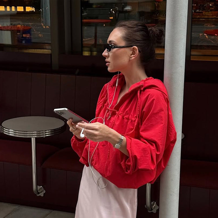 Damen Leichte Nylon-Haori-Kapuzenjacke mit Rüschenkragen, Tunnelzug und Ballonärmeln Nord Taschen