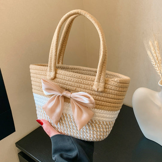 Damen Handtasche aus geflochtenem Naturmaterial mit floralem Detail Nord Taschen