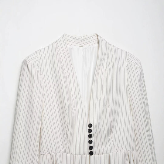 Damen Taillierter Blazer mit Schalkragen, feinen Nadelstreifen und Taillenbetonung Nord Taschen
