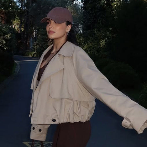 Damen Leichte Cropped-Übergangsjacke im Utility-Stil mit Hemdkragen und Tunnelzug Nord Taschen