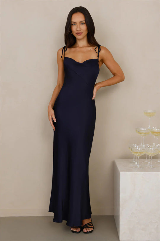 Damen Elegantes Satin-Maxikleid mit verstellbaren Trägern und figurbetontem Schnitt Nord Taschen