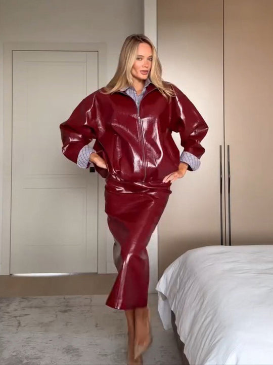 Damen Glänzendes Kunstleder-Zweiteiler mit Oversize-Zipjacke und tailliertem Midirock Nord Taschen