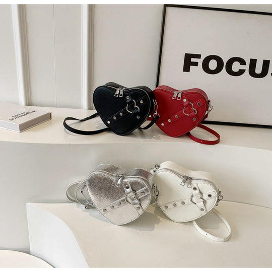 Nord Taschen | Umhängetasche für Damen - Herzförmige Crossbody-Tasche im auffälligen Design mit Riemenverschluss