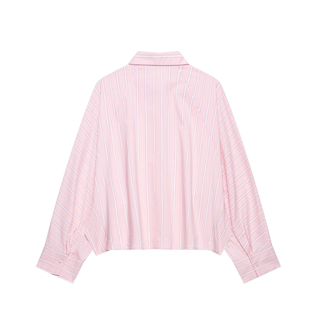 Damen Kurzgeschnittene Oversize‑Hemdbluse mit Nadelstreifen, Hemdkragen und verlängerten Manschetten Nord Taschen