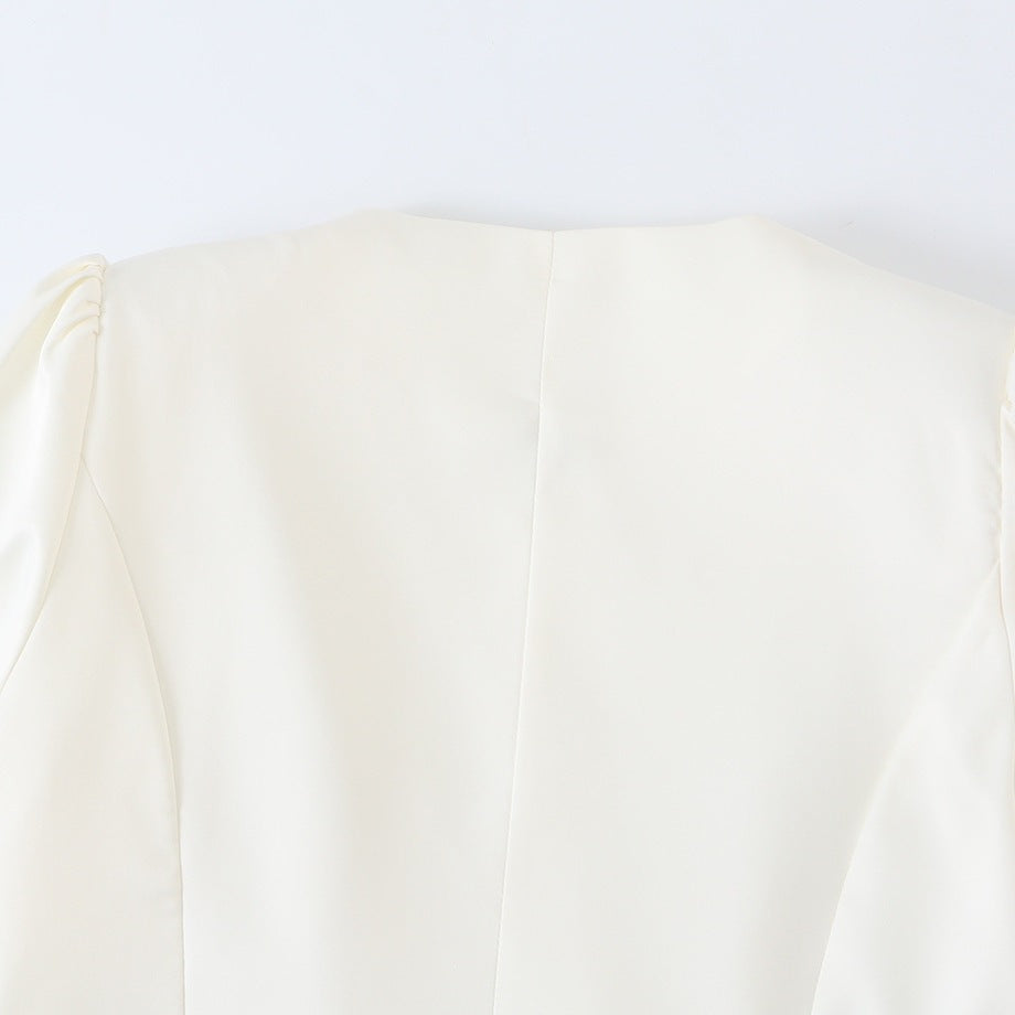 Damen Taillierter Kurzblazer mit Puffärmeln und bezogenen Knöpfen Nord Taschen