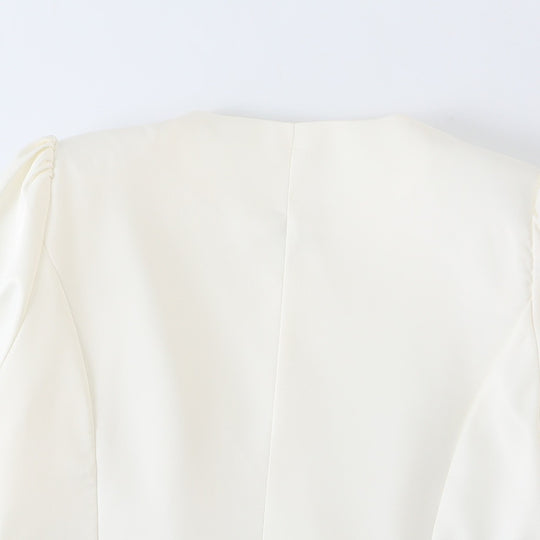 Damen Taillierter Kurzblazer mit Puffärmeln und bezogenen Knöpfen Nord Taschen