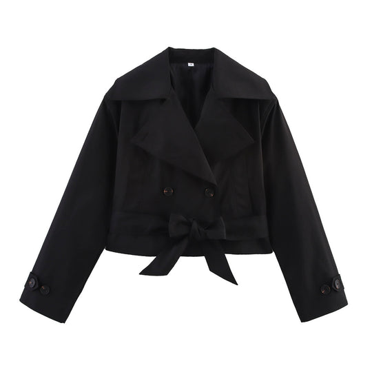 Damen Cropped Trenchjacke mit breitem Revers, Taillengürtel und Doppelknopfreihe Nord Taschen