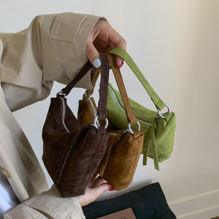 Damen Veloursleder Hobo-Tasche mit dekorativem Kettenhenkel Nord Taschen