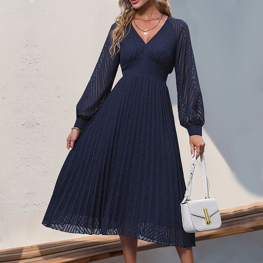 Damen Plissee Midi-Kleid mit V-Ausschnitt und langen Ärmeln Nord Taschen
