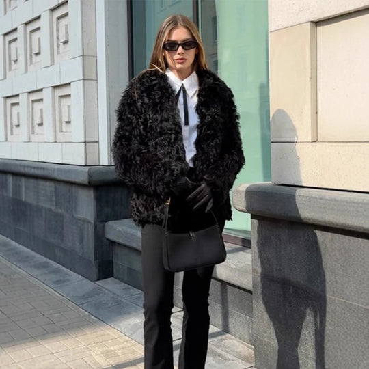 Damen Boxy-Kurzmantel aus gewelltem Faux-Fur mit strukturierter Wellenoptik und offener Front Nord Taschen