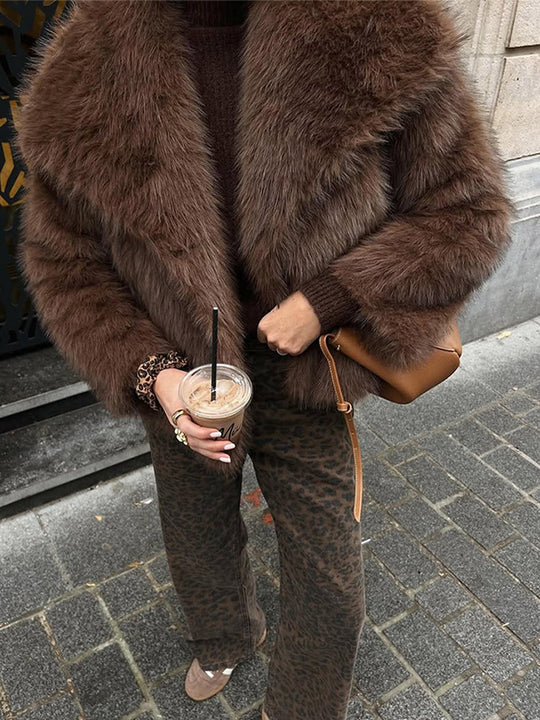 Damen Kurze voluminöse Kunstpelzjacke im Boxy‑Cut mit großem Schalkragen Nord Taschen