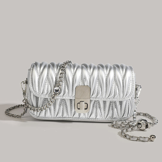 Damen Clutch-Tasche mit eleganter Raffung und hochwertigem Kettenriemen Nord Taschen