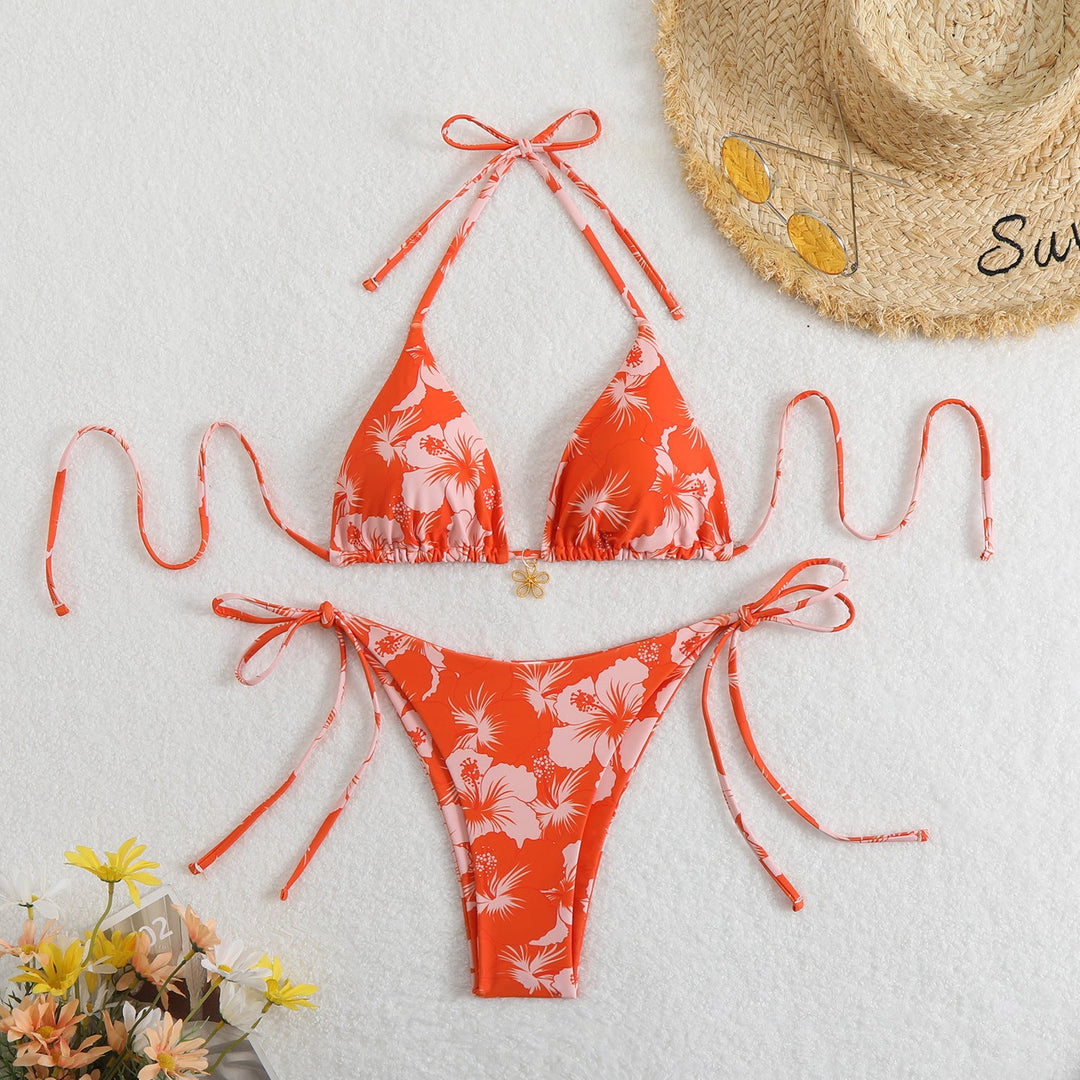 Damen Triangel-Bikini-Set mit floralem Design und verspielten BindNord Taschenändern