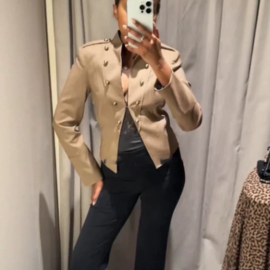 Damen Kurzblazer im Militarystil mit doppelreihigen Zierknöpfen Nord Taschen