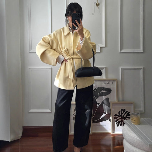 Damen Kurzmantel mit Bindegürtel, kastiger Oversize‑Silhouette und weiten Ärmeln Nord Taschen