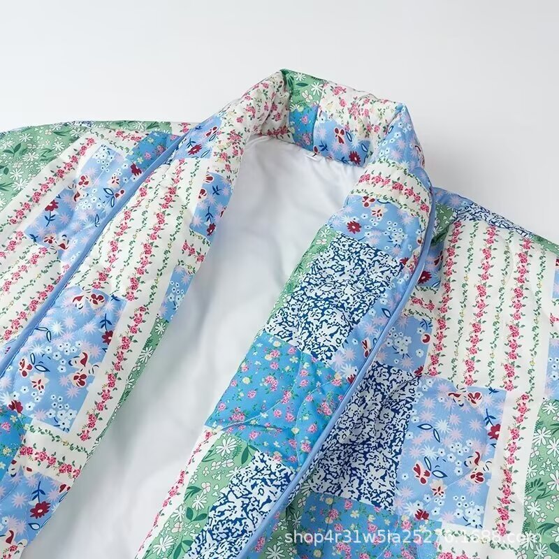 Damen Steppjacke im Patchwork-Quiltstil mit Schalkragen und aufgesetzten Taschen Nord Taschen