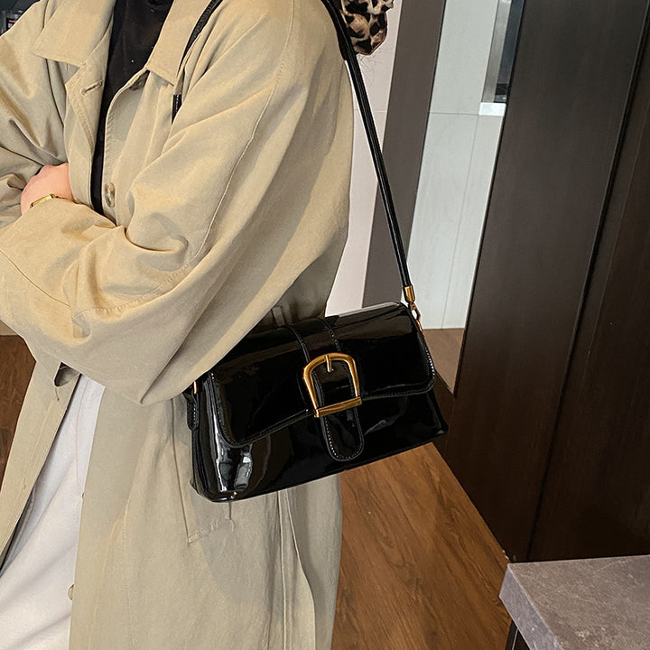 Damen Umhängetasche mit abnehmbarem Gurt und elegantem Verschluss Nord Taschen