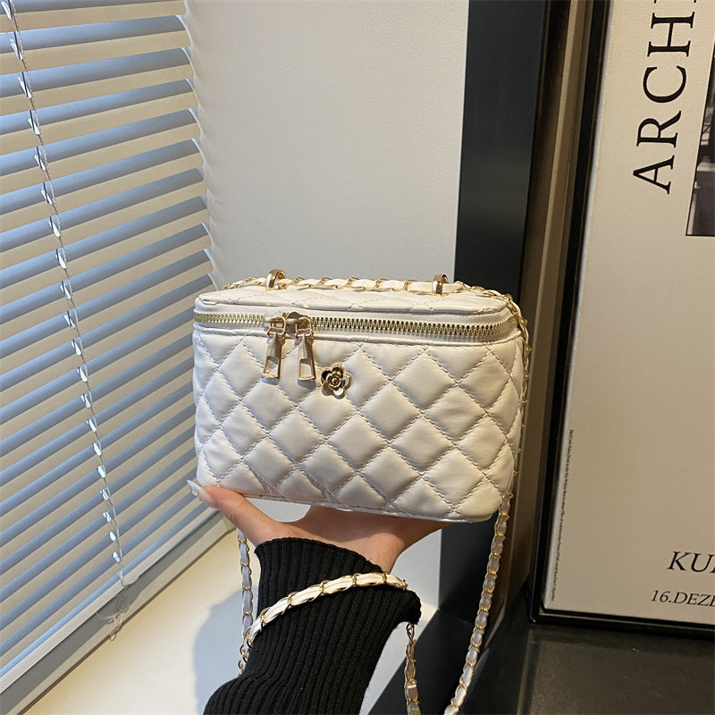 Damen elegante Umhängetasche mit gestepptem Design und goldenen Akzenten Nord Taschen