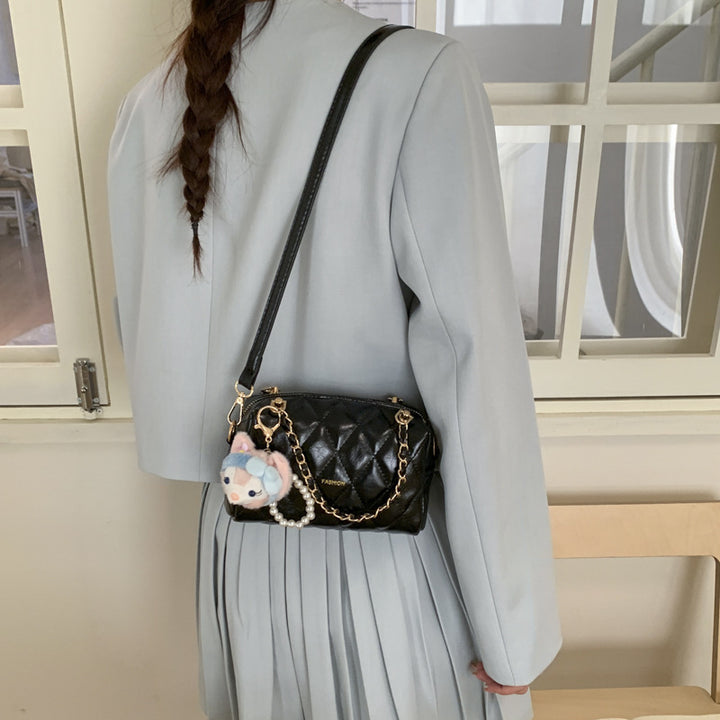 Damen modische Handtasche mit verspieltem Plüsch-Anhänger Nord Taschen