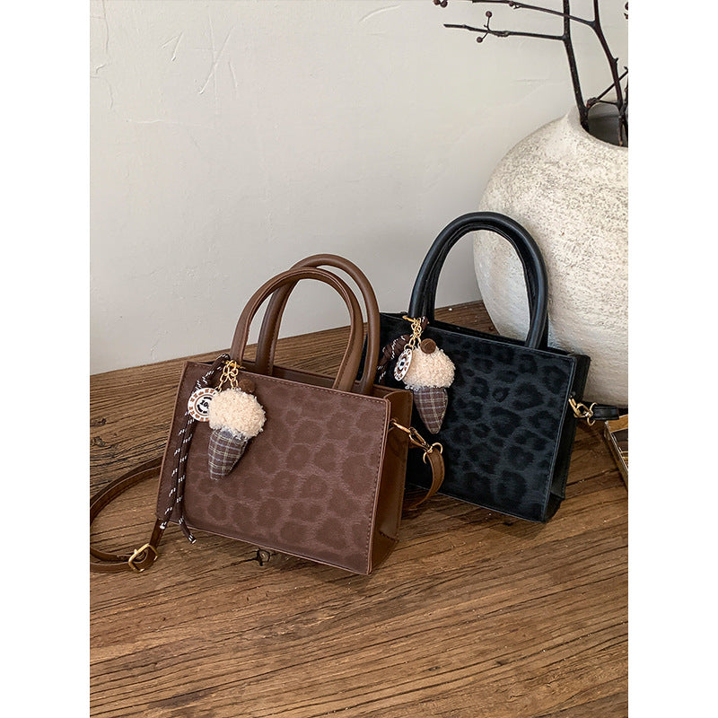 Damen Handtasche mit elegantem Leo-Muster Nord Taschen
