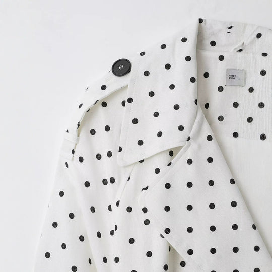 Damen Kurz geschnittener Trenchcoat mit Bindegürtel, Doppelreihe und Polka-Dot-Print Nord Taschen