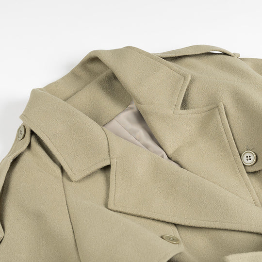 Damen Langer taillierter Trenchcoat mit Bindegürtel, Schulterpatten und doppelreihiger Knopfleiste Nord Taschen