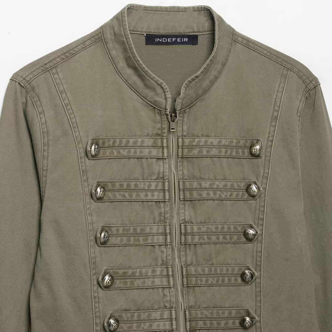 Damen Military-inspirierte Kurzjacke mit Stehkragen, Zierpatten und Reißverschluss Nord Taschen