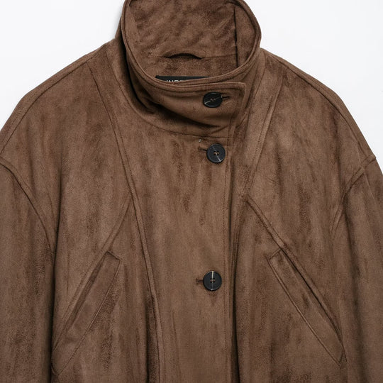 Damen Kurzjacke im Wildleder‑Look mit hohem Stehkragen, dekorativen Teilungsnähten und Bindegürtel Nord Taschen