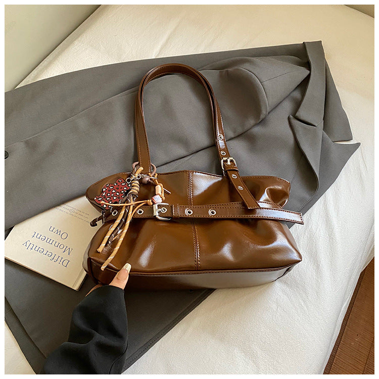 Damen Handtasche mit modernem, glänzendem Finish und verstellbarem Tragegurt Nord Taschen
