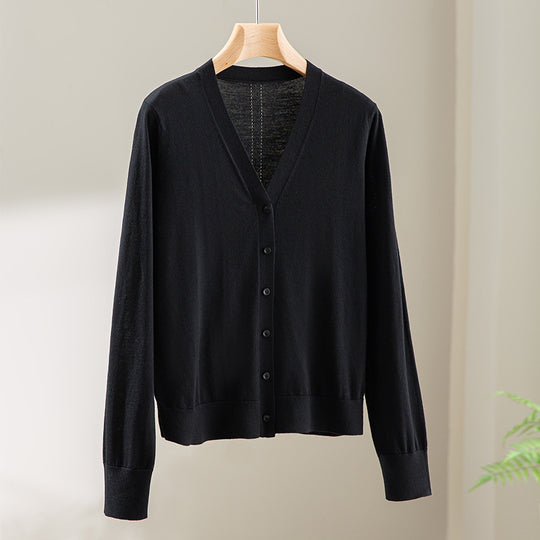Damen Minimalistischer Merino‑Blend Cardigan mit V‑Ausschnitt und feinen Rippabschlüssen Nord Taschen