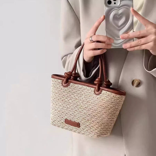 Damen geflochtene Tragetasche mit abnehmbarem Schultergurt und eleganten Lederakzenten Nord Taschen