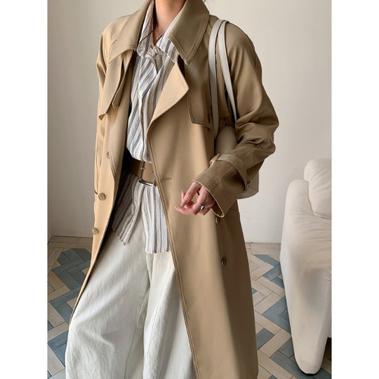 Damen Oversize Trenchcoat mit Doppelreihe, Taillengürtel und Epauletten Nord Taschen