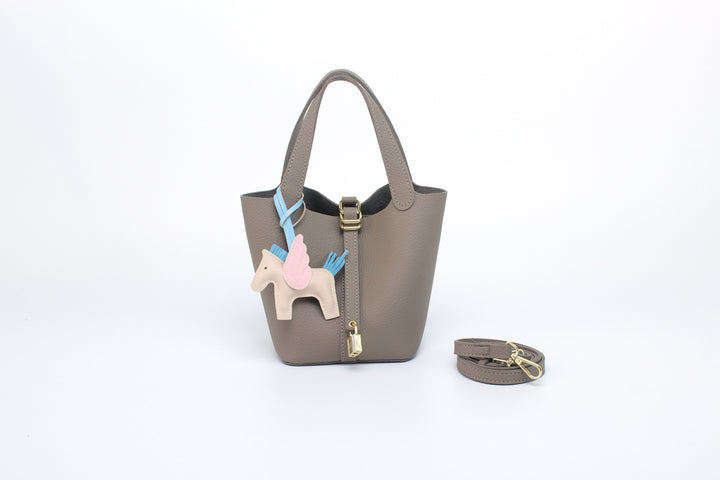 Damen Hobo-Tasche mit abnehmbarem Mini-Organizer und charmantem Tieranhänger Nord Taschen