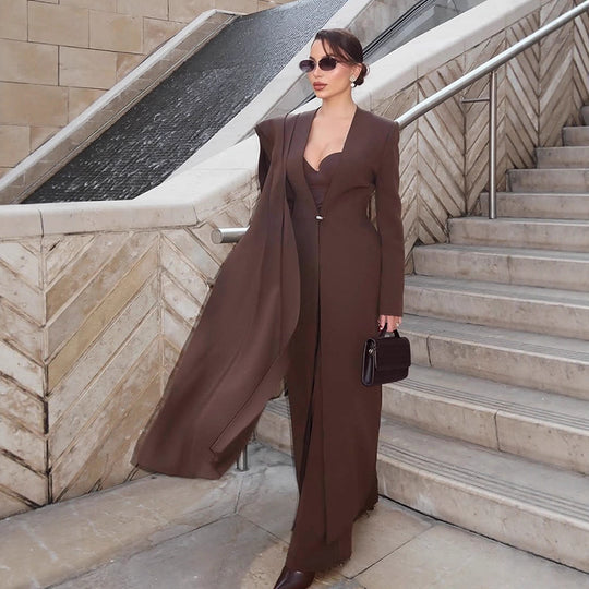 Damen Elegantes Mantelkleid mit Cape-Schulter und taillierter Silhouette Nord Taschen