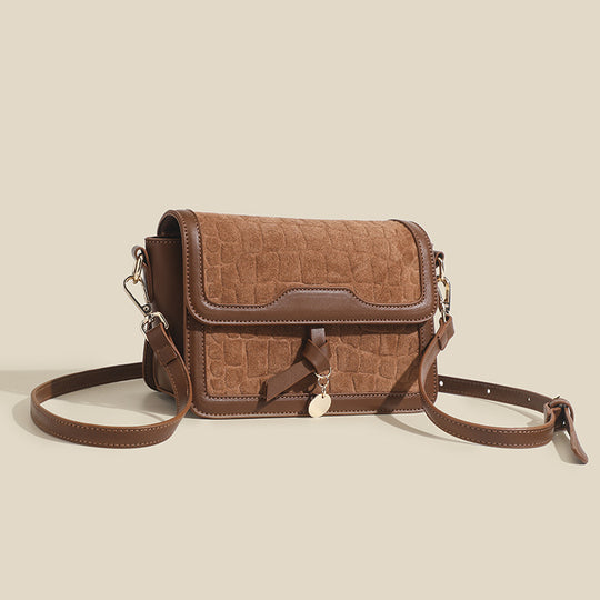 Damen Umhängetasche mit luxuriösem Wildlederakzent und eleganter Klappenöffnung Nord Taschen