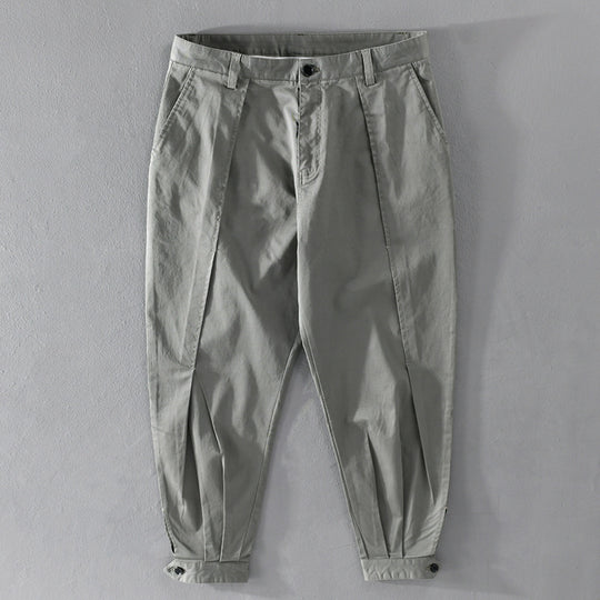 Herren Konisch zulaufende Cargohose mit Bundfalten und verstellbaren Knöchelriemen Nord Taschen