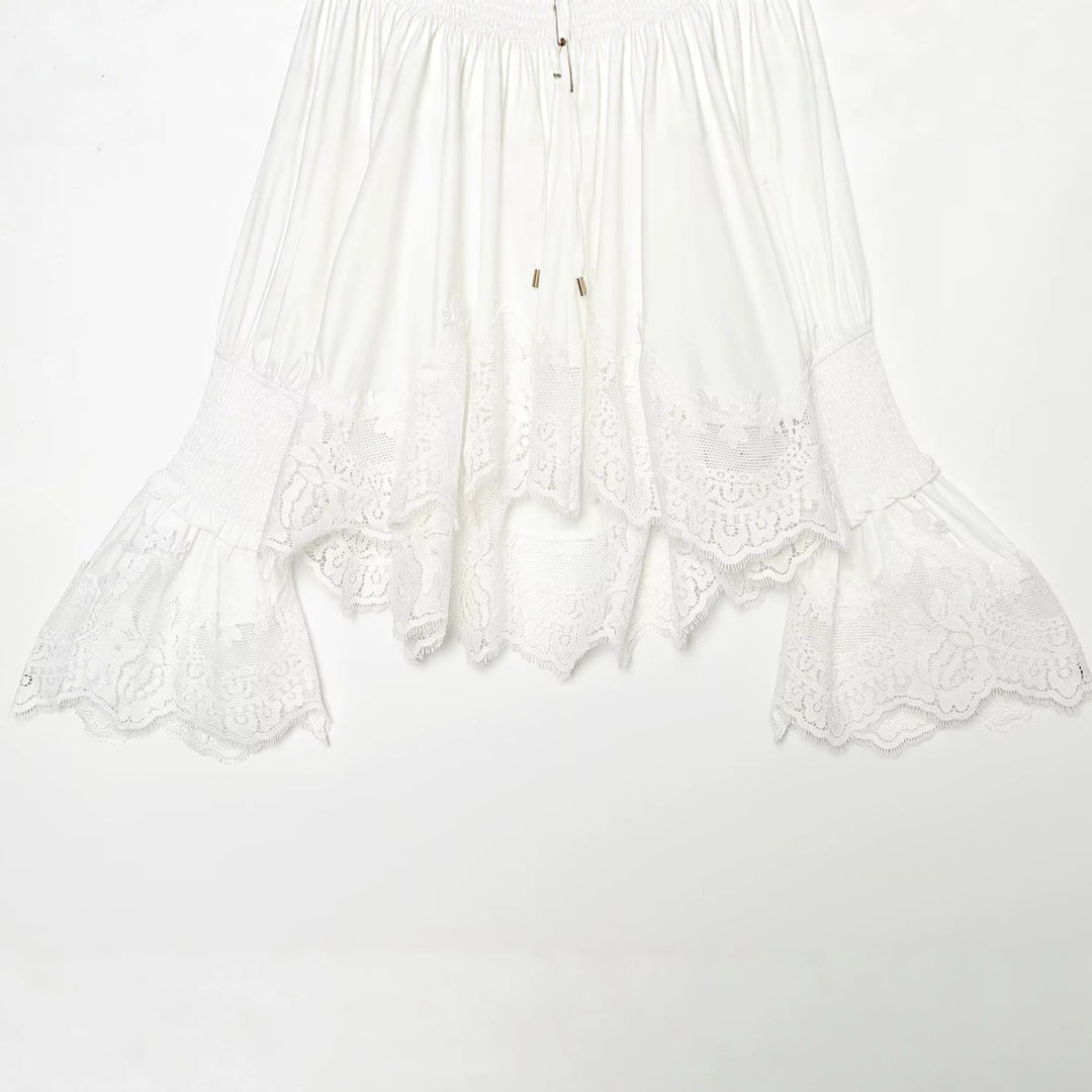 Damen Bluse mit hohem Rüschenkragen, geschmückten Manschetten und Spitzenbordüre Nord Taschen