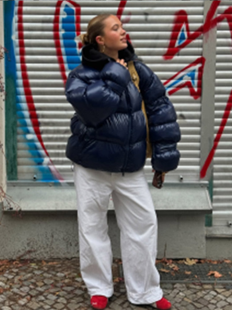 Damen Glänzende Oversize-Steppjacke mit Kapuze und hohem Stehkragen Nord Taschen
