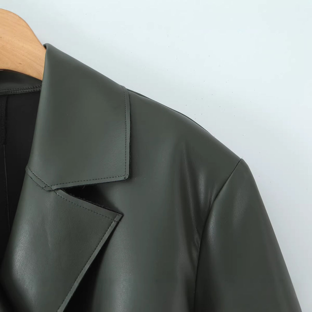Damen Taillierter Kurzer Trenchcoat aus veganer Lederoptik mit Bindegürtel und Cape-Detail Nord Taschen