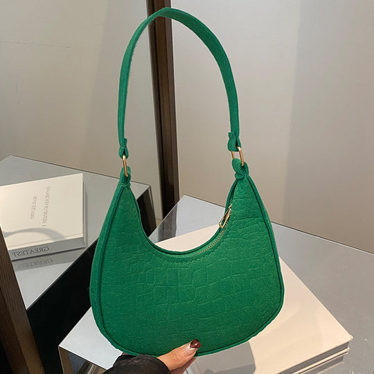 Damen Umhängetasche mit strukturiertem Lederlook und goldenen Akzenten Nord Taschen