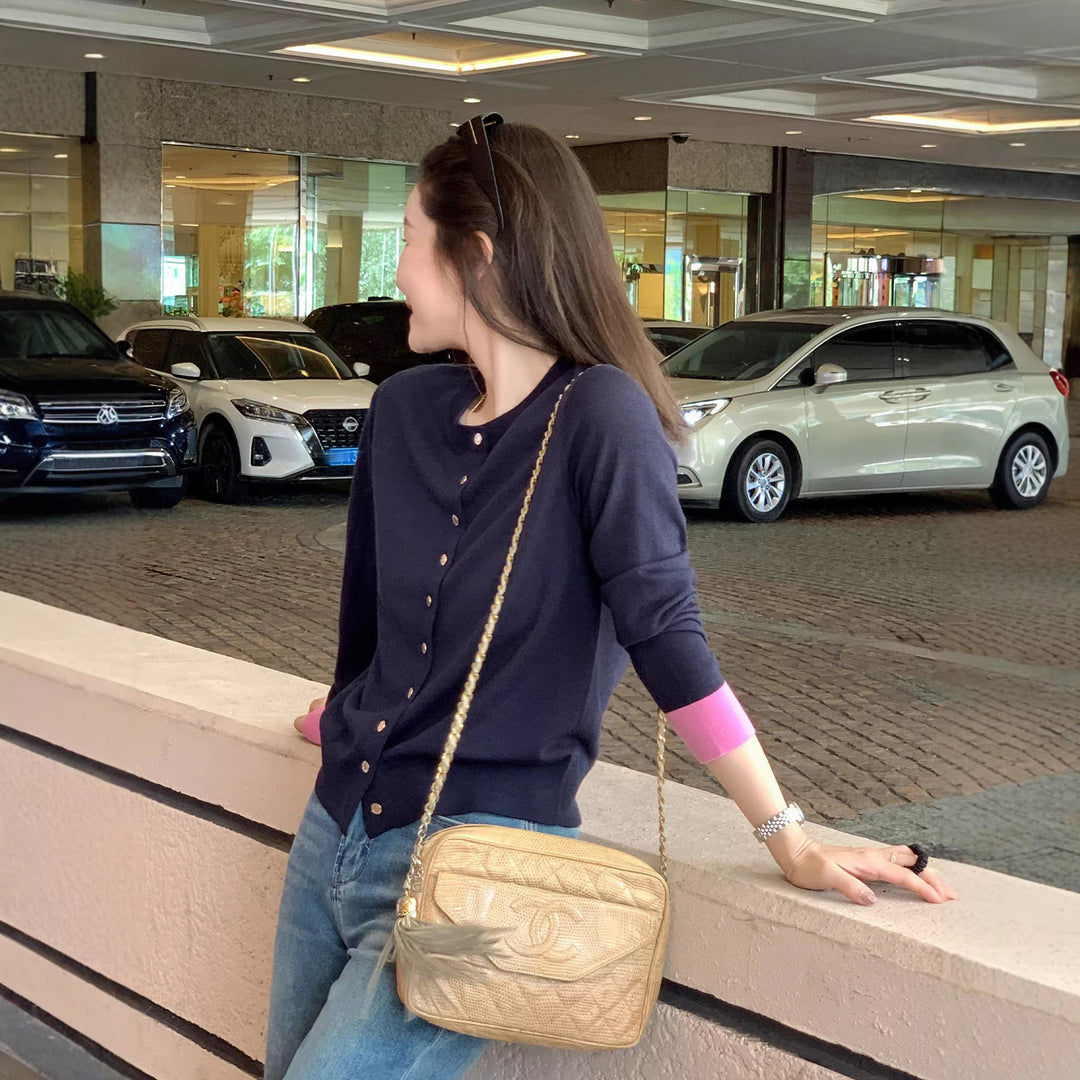Damen Weicher Feinstrick-Cardigan mit Kontrastknöpfen und Daumenlochbündchen Nord Taschen