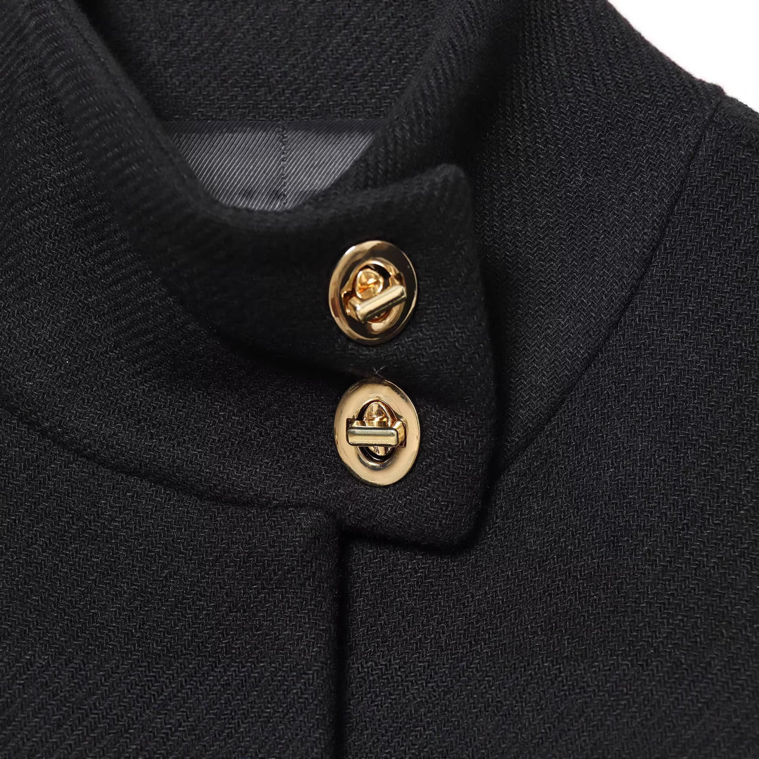 Damen Kurzes Cape‑Mantel mit Stehkragen, Taillengürtel und Zierknöpfen Nord Taschen