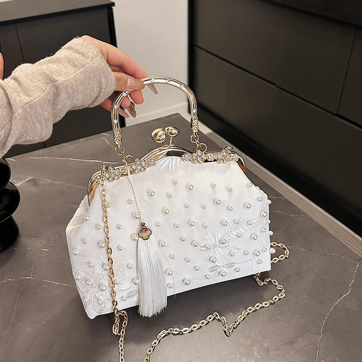 Damen elegante Handtasche mit perlenverziertem Design und Metallakzenten Nord Taschen