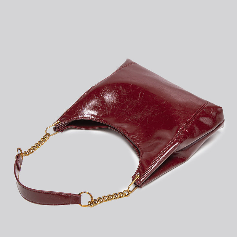 Damen Hobo-Tasche mit glänzender Oberfläche und dekorativem Kettenhenkel Nord Taschen