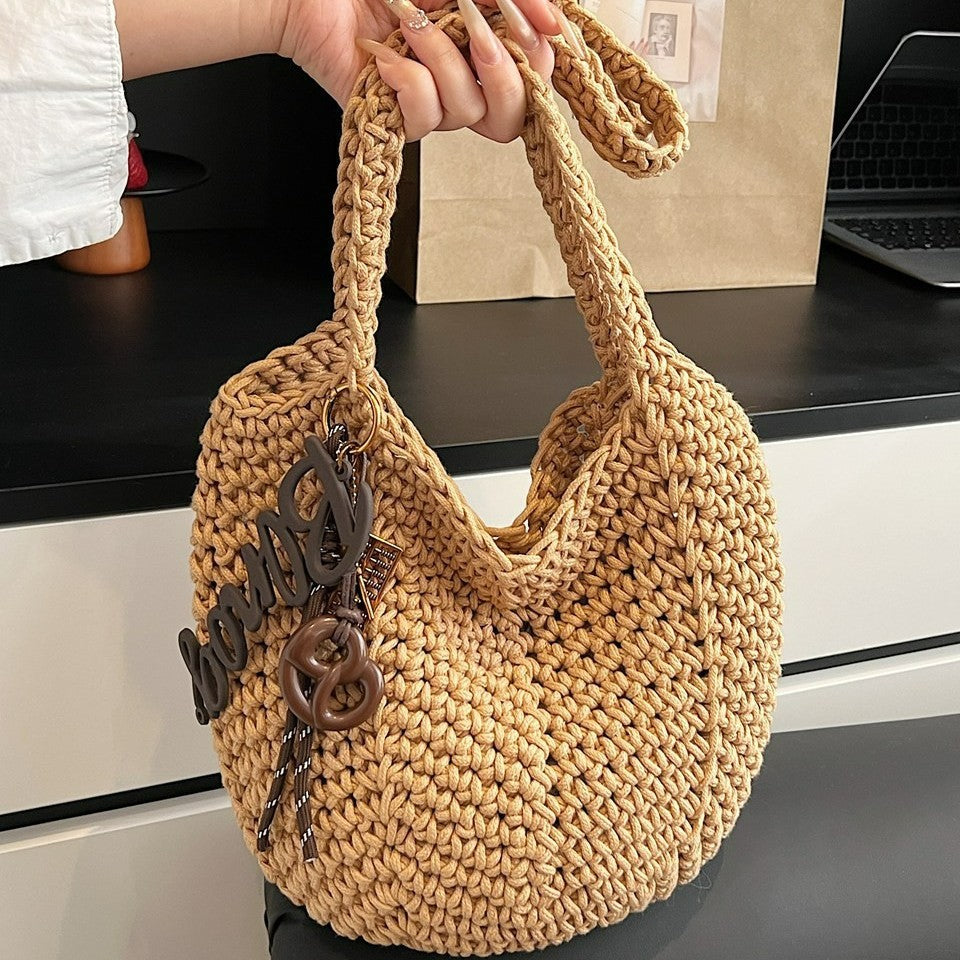 Damen Trendige Stroh-Handtasche mit verspieltem Anhänger Nord Taschen