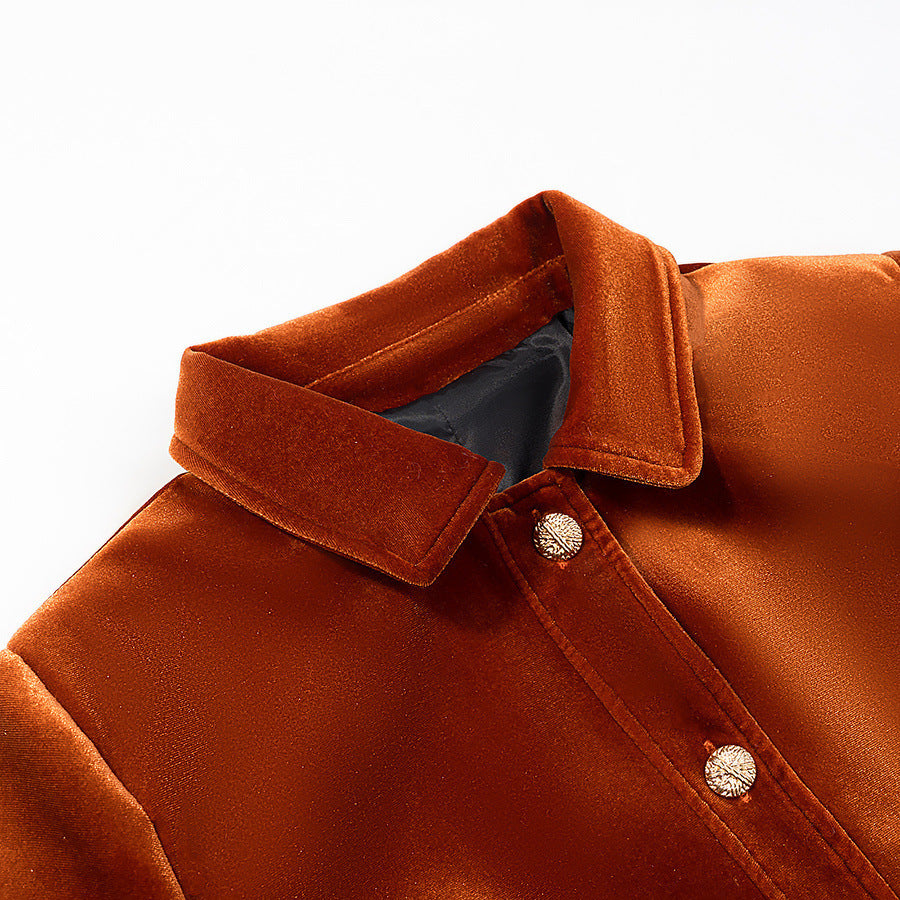 Damen Kurzjacke im Samt‑Look mit Hemdkragen, aufgesetzten Pattentaschen und goldfarbenen Zierknöpfen Nord Taschen